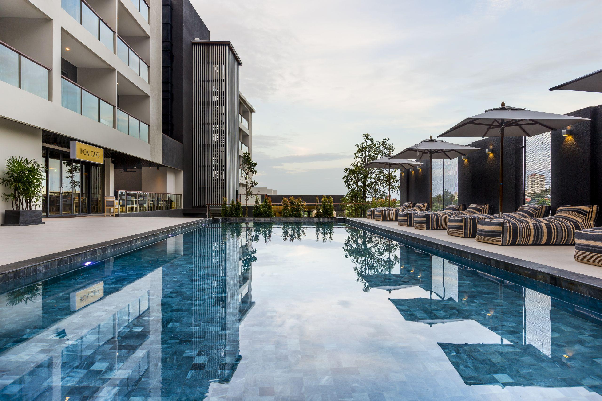 Hotel Ikon Phuket - Sha Extra Plus Karon Exterior photo
