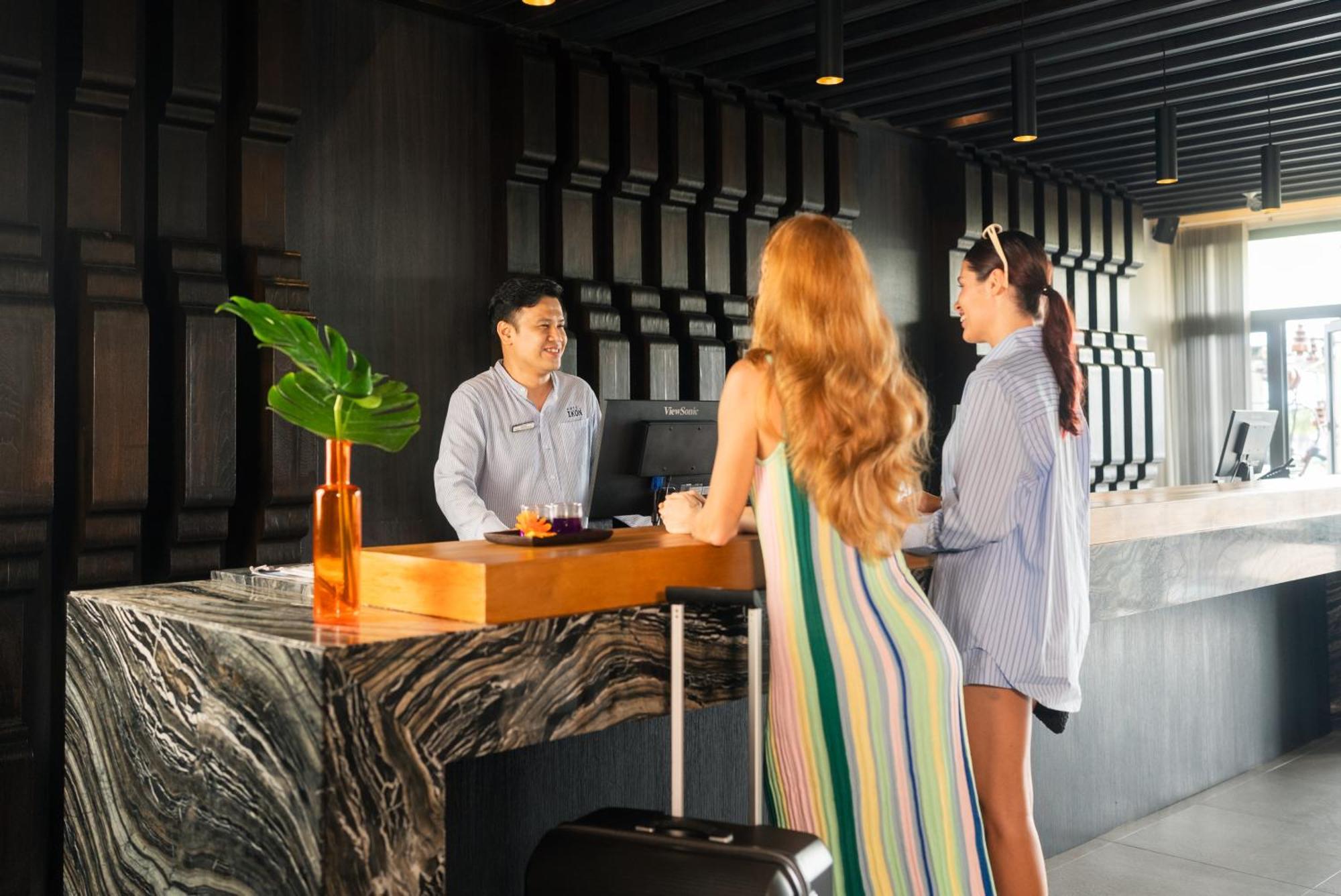 Hotel Ikon Phuket - Sha Extra Plus Karon Exterior photo